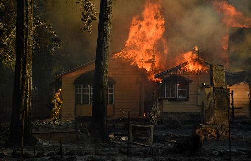 Americký štát pohlcujú žeravé