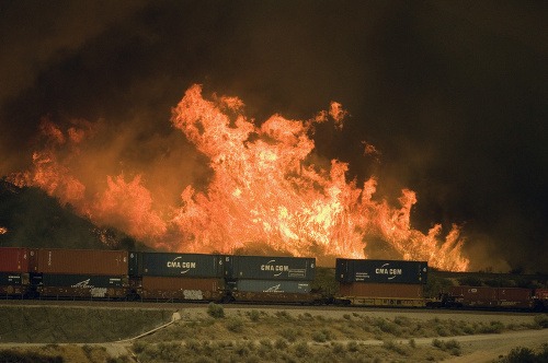 Kaliforniu zasiahli obrovské požiare