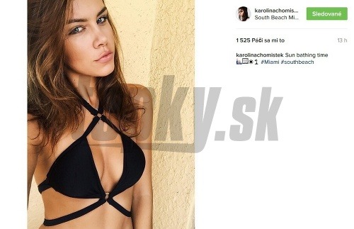 Karolína Chomisteková takto dráždi svojich fanúšikov na sociálnej sieti. V rafinovaných plavkách vytasila všetky svoje esá.