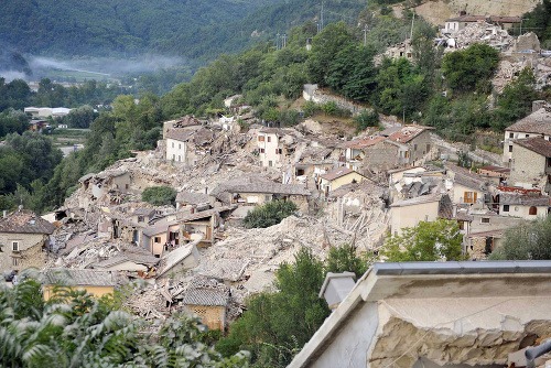 Taliansko zasiahlo silné zemetrasenie: