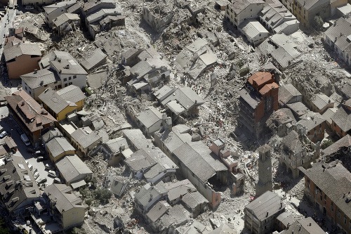 Zemetrasenie úplne zničilo budovy v Taliansku.