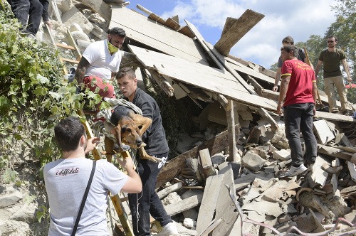 Taliansko zasiahlo silné zemetrasenie:
