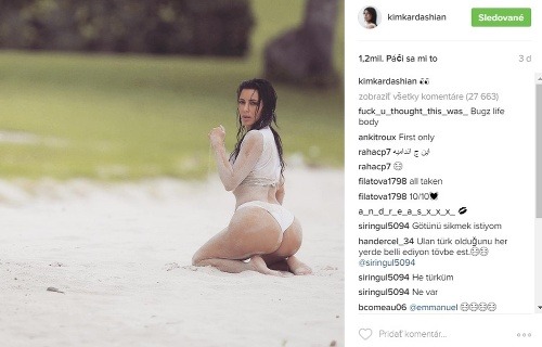 Kim Kardashian vystavuje na obdiv svoje kypré pozadie.