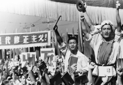 Demonštrácia Červených gárd pred veľvyslanectvom Sovietskeho zväzu v Pekingu