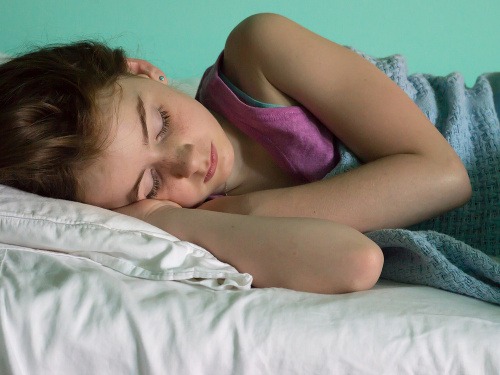 Poloha v spánku ovplyvňuje