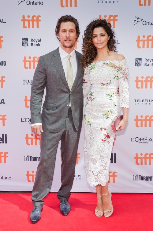 Matthew McConaughey má doma takúto krásku. Camila Alves robila manželovi spoločnosť aj na filmovom festivale v Toronte. 