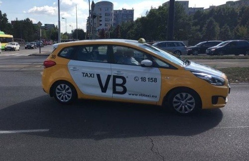Počet okradnutých ľudí taxikármi