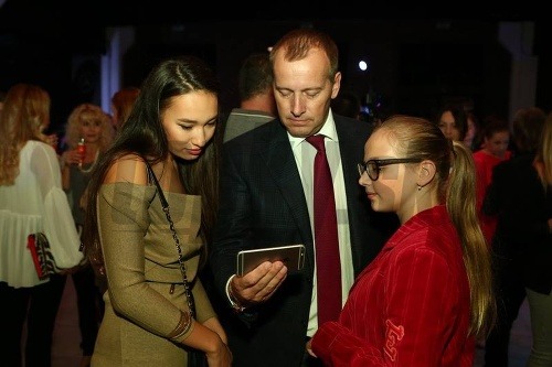 Dominika Ngo Ducová s Borisom Kollárom a jeho dcérou