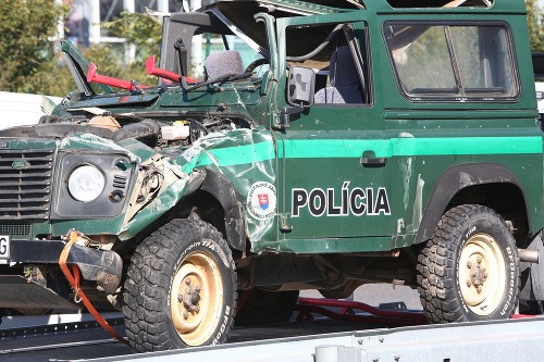 FOTO Zničené policajné autá: