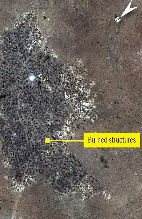 Karmal po útoku, na satelitnej mape vidno spálené časti.