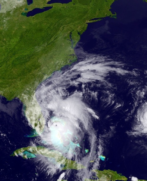 Satelitná snímka znázorňuje príchod hurikánu Matthew zo severozápadu Kuby smerom k pobrežiu Atlantického oceánu na južnej Floride