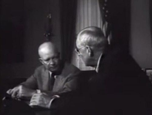 Prezident Eisenhower sa radí so štátnym tajomníkom Dallasu
