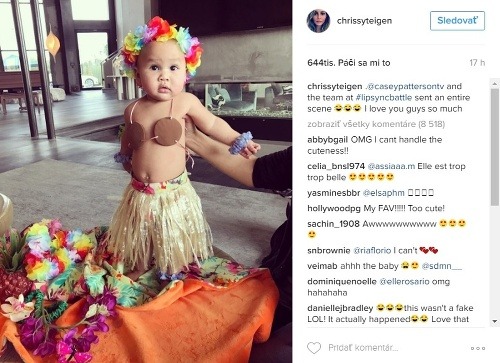 Aj modelka Chrissy Teigen a spevák John Legend obliekli svoju dcérku Lunu do halloweenskeho kostýmu. Urobili z nej takúto rozkošnú havajskú tanečnicu. 