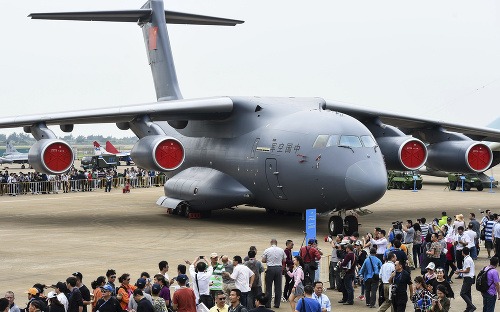 Čínsky ťažký strategický transportér Y-20 na výstave.