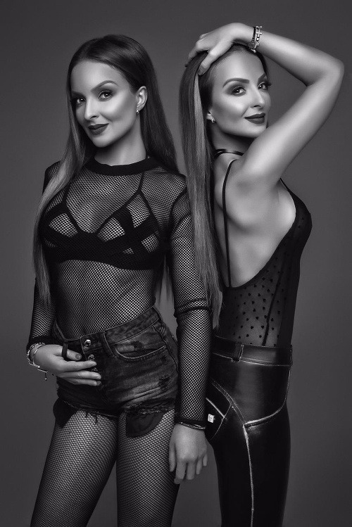 Speváčky z dua TWiiNS - Daniela Nízlová a Veronika Krúpa Nízlová - nafotili nové promo fotky. A opäť sú poriadne sexi!