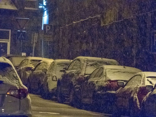 Nočné sneženie v Bratislave