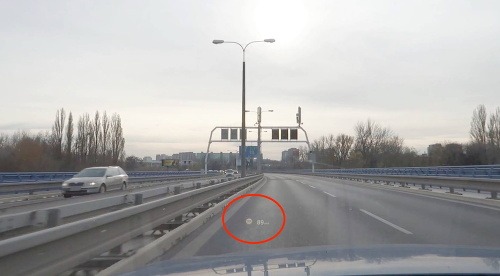 Matej Sajfa Cifra išiel po moste rýchlosťou 89 km/h. 