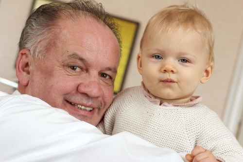 Andrej Kiska s vnučkou