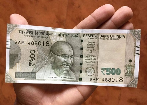 Nová indická bankovka v hodnote 500 rupií.