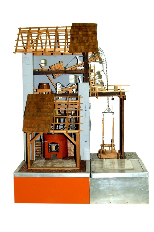 Pohyblivá maketa Potterovho stroja v expozícii Pohronského múzea.