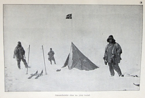 Amundsenova úspešná výprava: Roald Amundsen, Olav Bjaaland, Hilmer Hanssen, Svere Hassel a Oscar Wistigg