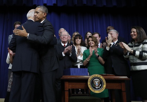 Barack Obama objíma Joa