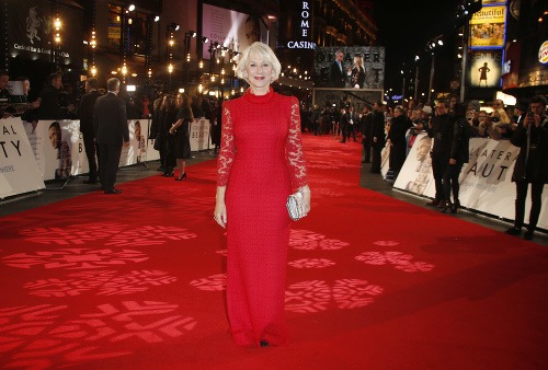 Herečka Helen Mirren sa počas uplynulého týždňa predviedla na červenom koberci aj v takejto róbe. 