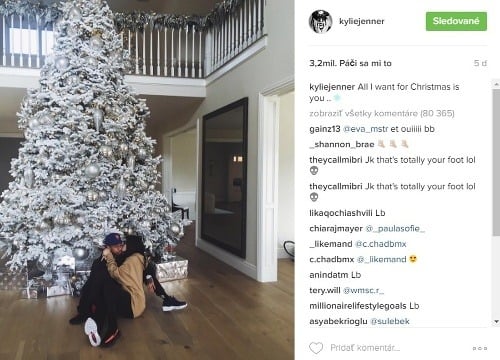 Vianočný stromček Kylie Jenner je obrovský. 
