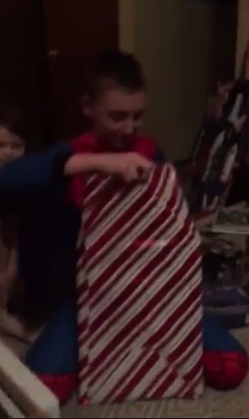 Najkrajšie vianoce: VIDEO Chlapec