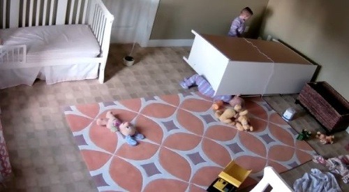 VIDEO Chlapček (2) vyvinul