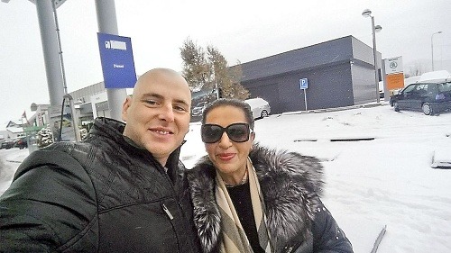 Nora Mojsejová sa na Facebooku pochválila fotkou s novým priateľom. 