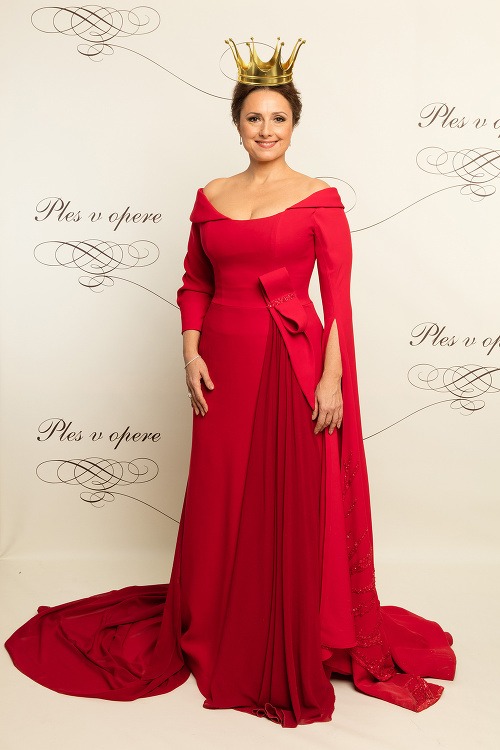 Herečka Zuzana Mauréry sa stala kráľovnou Plesu v opere 2017.