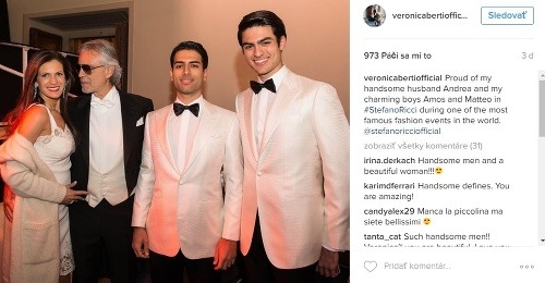 Fotkou s fešákmi sa na instagrame pochválila aj ich macocha a spevákova manželka Veronica. 