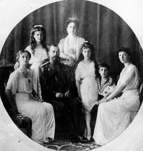Ruský cár Mikuláš II. s rodinou