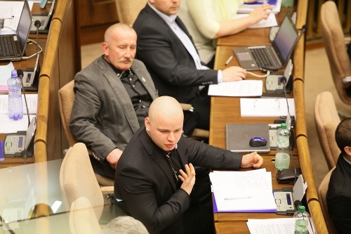 Kotlebovci v parlamente (Stanislav Mízik a Milan Mazurek)