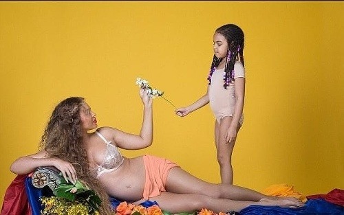 Beyoncé robila pred objektívom spoločnosť aj dcérka Blue Ivy. 