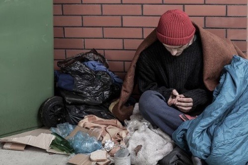 Malé percento Slovákov podľa Eurostatu v porovnaní s krajinami EÚ je ohrozené chudobou