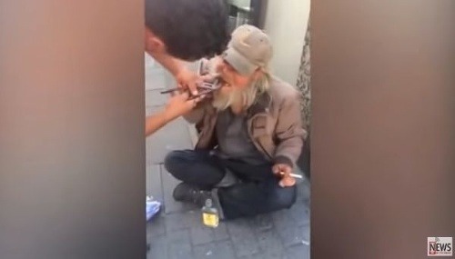 Bezdomovca bolel zub, pomohli