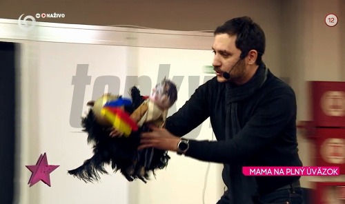 Seriózny moderátor Pavol Michalka si užíva otcovstvo plnými dúškami. Svojim deťom bez problémov zahrá napríklad aj bábkové divadlo.
