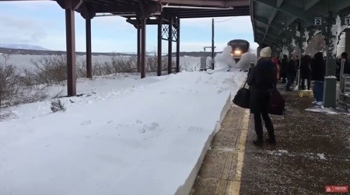 VIDEO dramatického príchodu vlaku