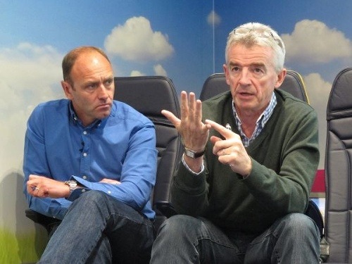 Jacobs (vľavo) s riaditeľom Ryanairu, Michaelom O'Learym