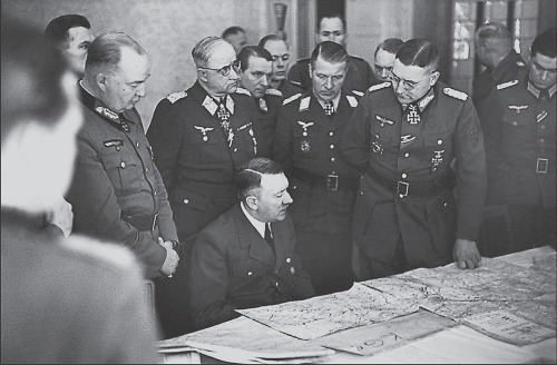 Hitlerova posledná návšteva vojakov na veliteľstve deviatej armády, 11. marec 1945.