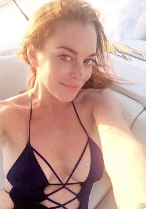 Lindsay Lohan sa v minulosti rada pretŕčala v sexi bikinách a plavkách. 