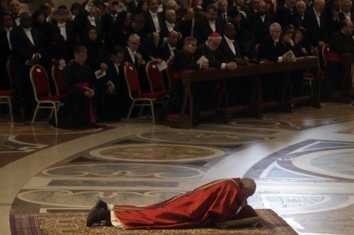 Pápež František počas veľkopiatkovej