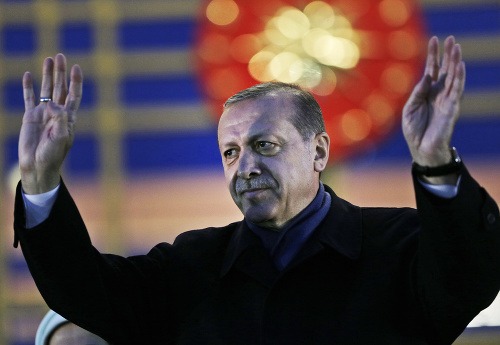 Erdogan sa takto prihováral priaznivcom deň po referende