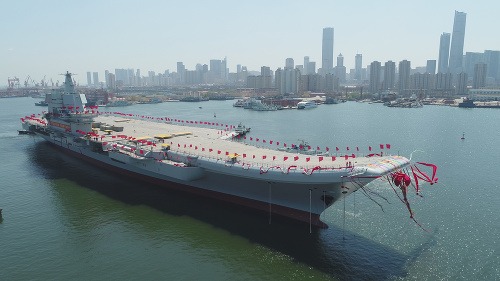 Čína vyrobila svoju prvú lietadlovú loď