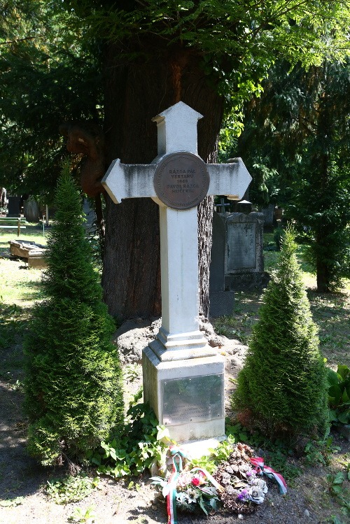 Hrob maďarského mučeníka Pavla Rázgu.