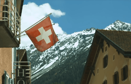 Švajčiarska dedina zakázala fotenie,