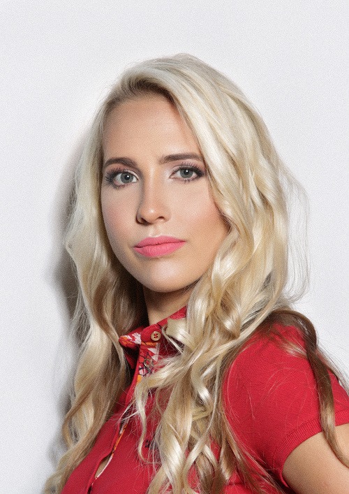 9.       Andrea Klamová, má 26 rokov a pochádza z Bratislavy