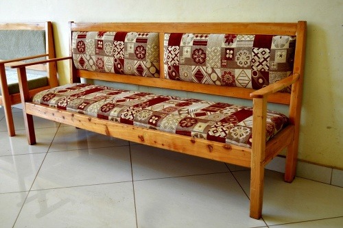 5.	Vďaka projektu si centrum Bosco Boys privyrába výrobou kvalitného nábytku